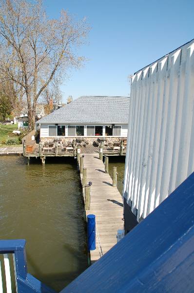Skipper's Pier Restaurant & Barnacles Dock Bar