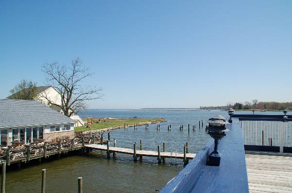 Skipper's Pier Restaurant & Barnacles Dock Bar