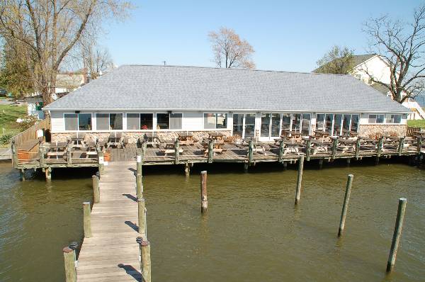 Skipper's Pier Restaurant & Barnacles Dock Bar