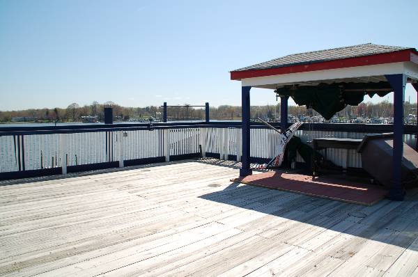 Skipper's Pier Restaurant & Barnacles Dock Bar