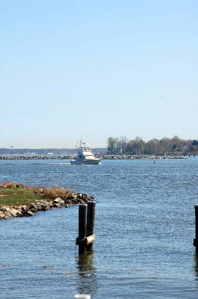 Skipper's Pier Restaurant & Barnacles Dock Bar