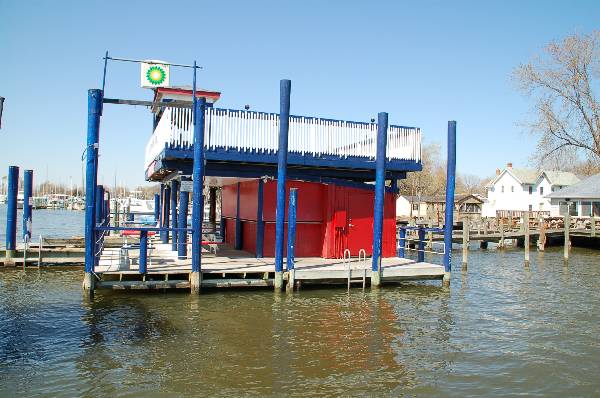 Skipper's Pier Restaurant & Barnacles Dock Bar